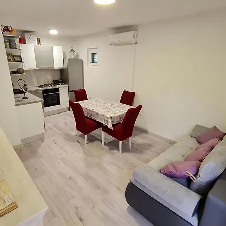 בית נופש House Maja יאדריה