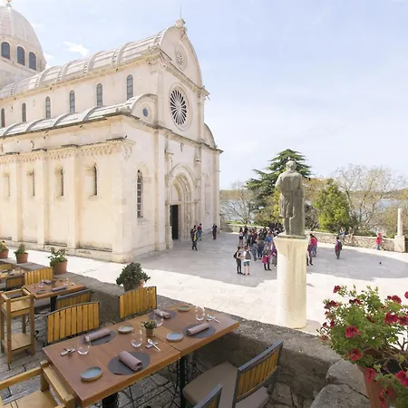 בית נופש House Maja *